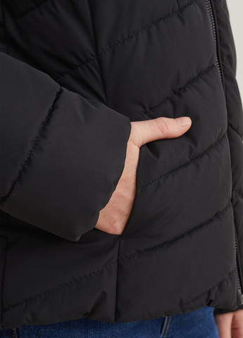 Черная демисезонная куртка C&A