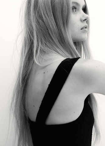 Черное кэжуал платье силуэтная H&M однотонное