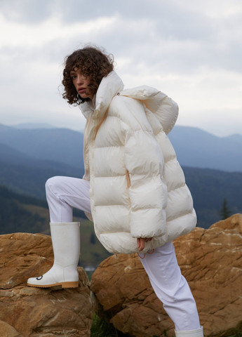 Молочная зимняя куртка Gepur