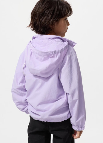 Сиреневая демисезонная ветровка Uniqlo