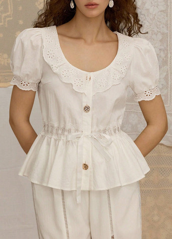 Біла блуза з баскою SHEIN