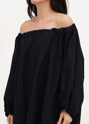 Черное кэжуал платье оверсайз, с открытыми плечами Weekday однотонное