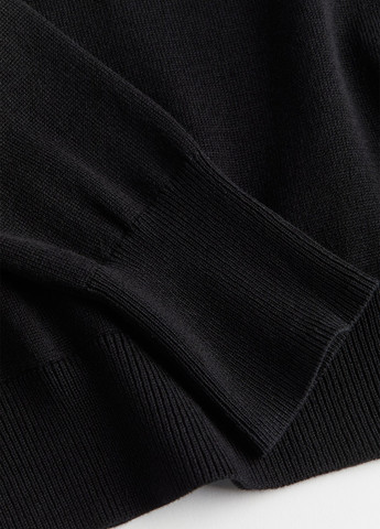 Черный демисезонный светр H&M