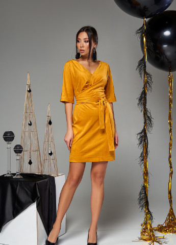 Желтое повседневный оригинальное платье с неповторимым полуприталенным кроем Jadone Fashion
