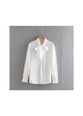 Біла демісезонна блузка жіноча з прихованими ґудзиками light Berni Fashion 58635