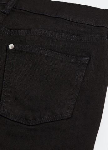 Черные демисезонные зауженные джинсы H&M