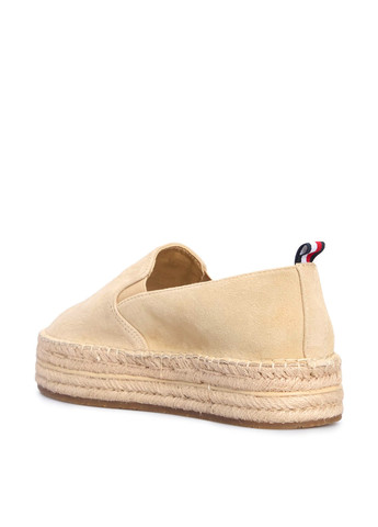 Бежевые слипоны Tommy Hilfiger с логотипом, на плетеной подошве однотонные