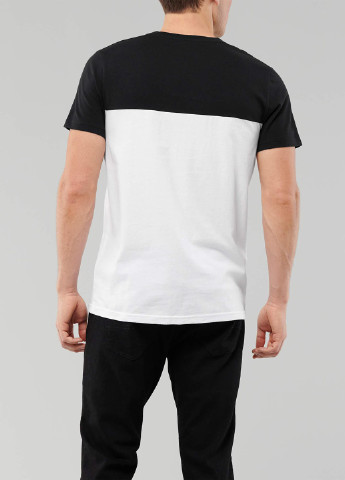 Чорно-біла футболка Hollister