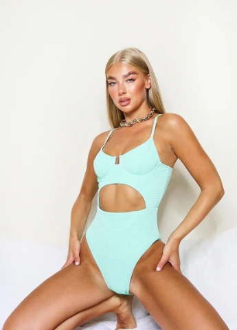 Зеленый демисезонный купальник PrettyLittleThing