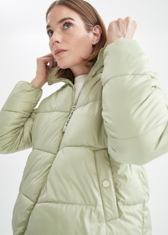 Оливковая зимняя куртка DeFacto