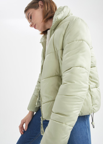 Оливкова зимня куртка DeFacto