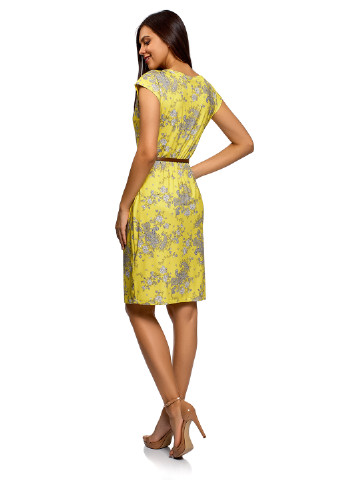 Желтое кэжуал платье футляр Oodji с цветочным принтом