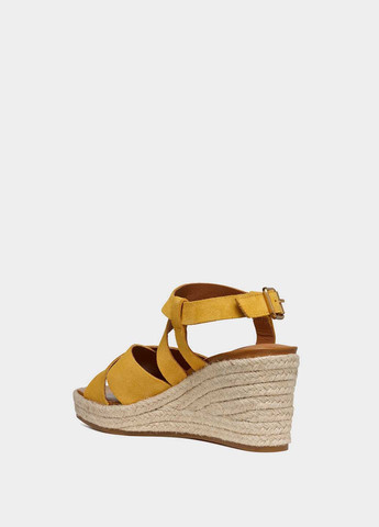 Желтые босоножки Geox с ремешком на плетеной подошве