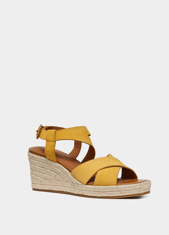 Желтые босоножки Geox с ремешком на плетеной подошве