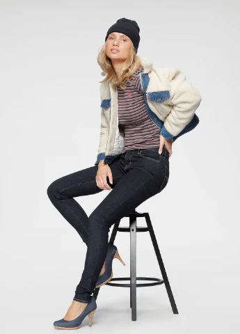 Молочна демісезонна куртка Levi's
