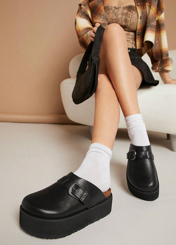 Черные шлепанцы SHEIN на платформе с пряжкой