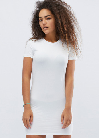 Белое кэжуал платье платье-футболка Carica однотонное