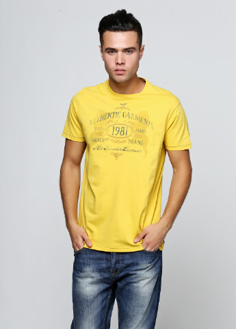 Желтая футболка Armani