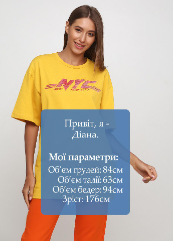 Желтая летняя футболка Kristina Mamedova