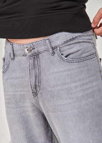Серые демисезонные джинсы мом j19251 36 серый (2000904470464) Figo