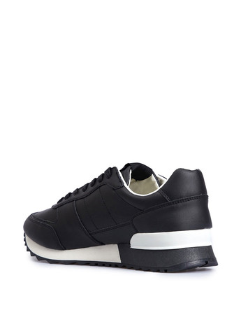 Чорні всесезон кросівки Guess