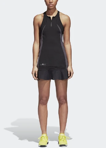 Чорна спортивна сукня adidas однотонна