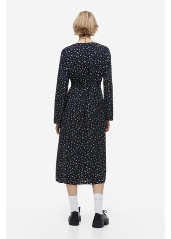 Черное кэжуал платье H&M с цветочным принтом