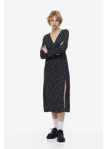 Черное кэжуал платье H&M с цветочным принтом