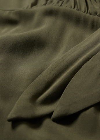 Оливкова (хакі) кежуал сукня на запах C&A однотонна