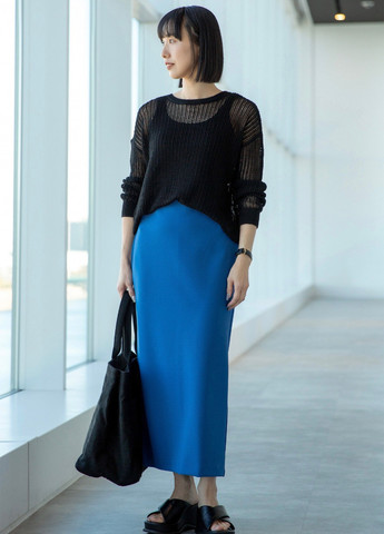 Черные шлепанцы Uniqlo с белой подошвой