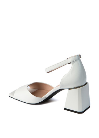 Белые босоножки AngelinoTotti с ремешком