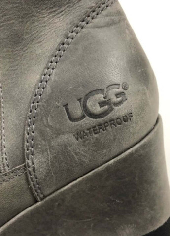 Осенние ботинки UGG без декора из натуральной замши