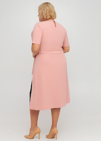 Светло-розовое коктейльное платье футляр Phardi однотонное