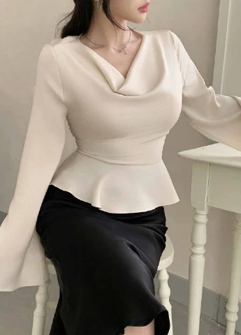 Кремова блуза з баскою SHEIN