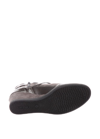 Осенние ботинки сникерсы Geox лаковые, с пряжкой, со шнуровкой, с логотипом из натуральной замши