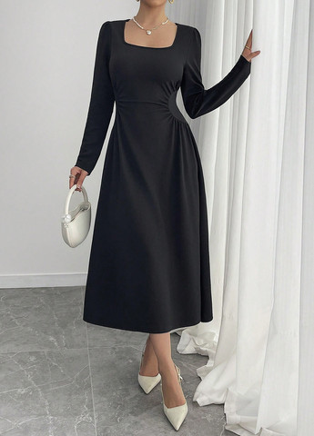 Чорна кежуал сукня SHEIN однотонна