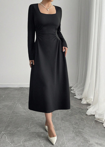 Чорна кежуал сукня SHEIN однотонна