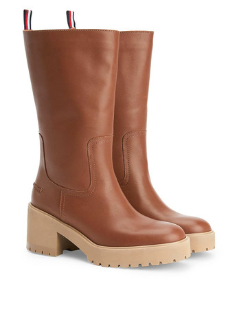Женские коричневые сапоги Tommy Hilfiger и на среднем каблуке