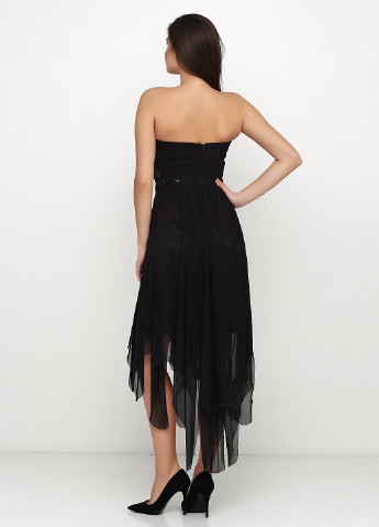 Черное вечернее платье с открытыми плечами Vera Mont однотонное