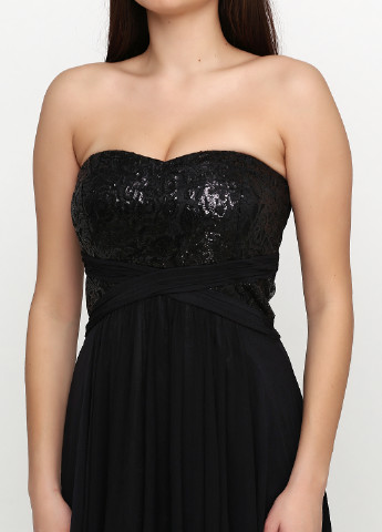 Черное вечернее платье с открытыми плечами Vera Mont однотонное
