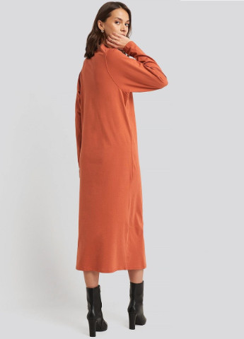 Оранжевое платье NA-KD
