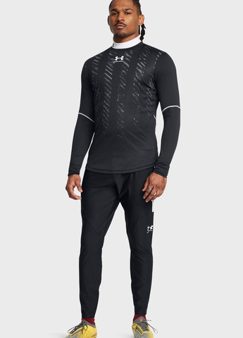 Черный демисезонный спортивный лонгслив Under Armour с логотипом