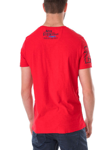 Красная футболка Camp David