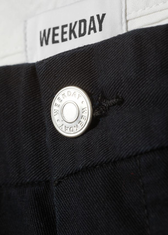 Черные кэжуал демисезонные классические брюки Weekday