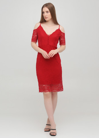 Красное коктейльное платье футляр Guess однотонное