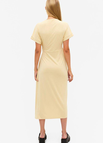 Світло-жовтий кежуал сукня на запах Monki однотонна