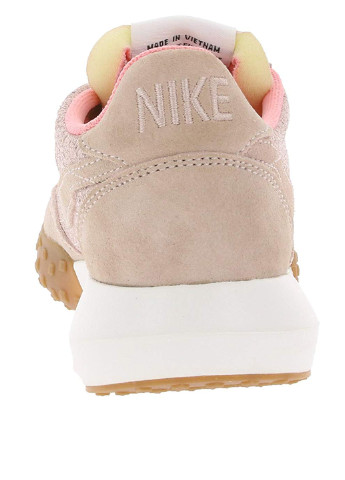 Светло-розовые всесезонные кроссовки Nike