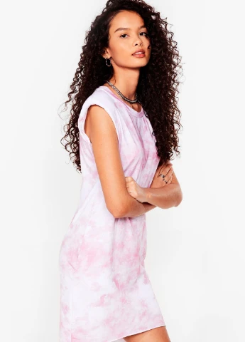 Розовое кэжуал платье Nasty Gal тай-дай