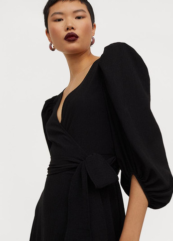 Черное вечернее платье на запах H&M однотонное