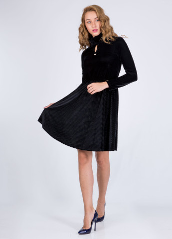 Чорна коктейльна плаття, сукня кльош Sarah Chole однотонна